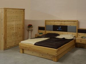 Angebot November: Schlafzimmer in Altholz zum Angebotspreis von € 9.558.-