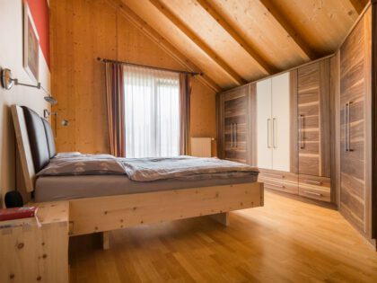 Schlafzimmer Zirbe- Nuss