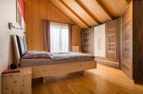 Schlafzimmer Zirbe- Nuss