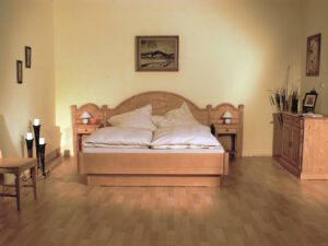 Hotel-Doppelbett HEIDELBERG mit Anrichte