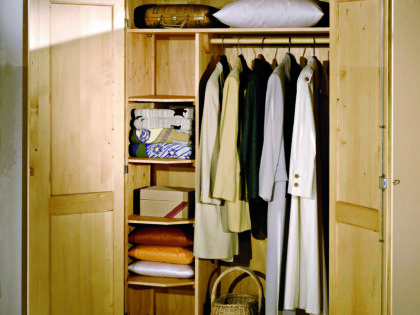 Hotelschrank-Inneneinteilung HEIDELBERG in Fichte massiv